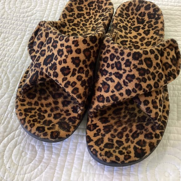 Vionic Relax Slippers Brown Leopard Plush Size 11 - Picture 6 of 10
